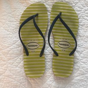 Havaianas size 11 Navy, Line and white